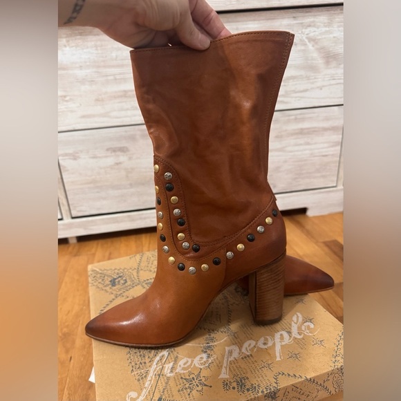 FREE PEOPLE DAKOTA HEEL STUDDED LEATHER WESTERN BOOTS - ROUND TOE - Picture 7 of 12